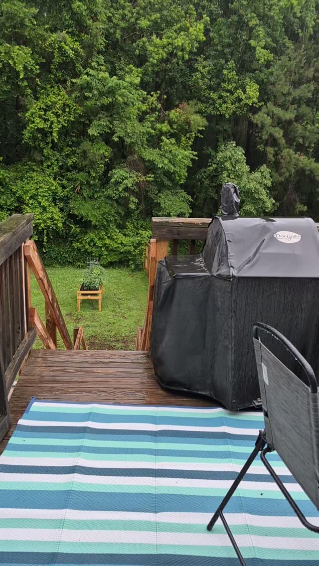 Enjoying the rain. We need it so bad. 

#healthyskincarelady 
#spadateandacoffeebreak 
#shellscleancarelemongrassspa 
#lovetherain